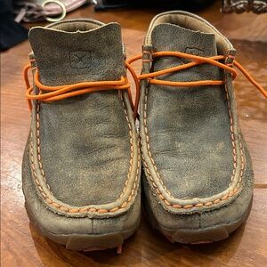 Twisted X Chukka size 2.5 youth